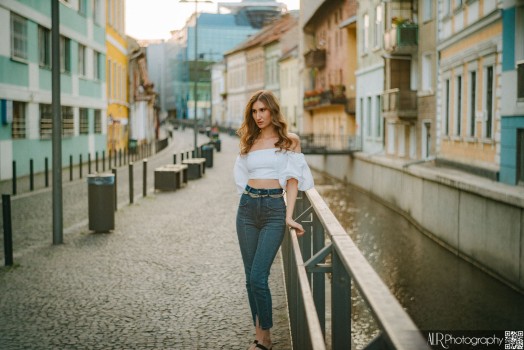 Erzsebet E - Warm Streets